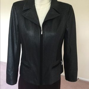 JM COLLECTION BLACK FAUX LEATHER JACKET  LINED SIZE 8P